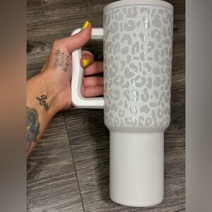 Simple Modern White Cheetah